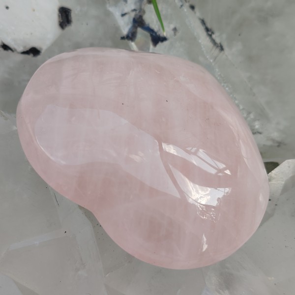 Přírodní růženín – leštěné srdce z pravého minerálu *1