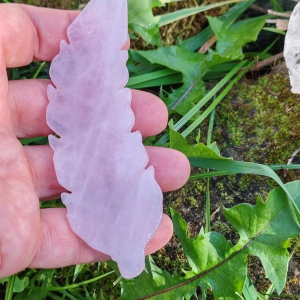 Vyřezávané růženínové pírko - Talisman lásky, něhy a aromaterapie *9