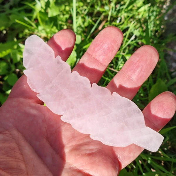 Vyřezávané růženínové pírko - Talisman lásky, něhy a aromaterapie *10