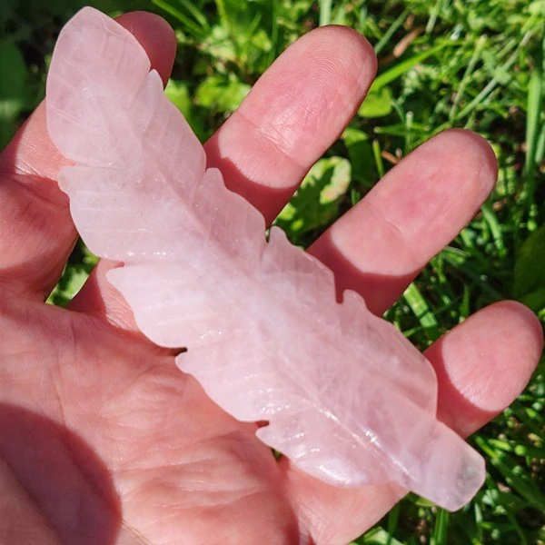 Vyřezávané růženínové pírko - Talisman lásky, něhy a aromaterapie *11