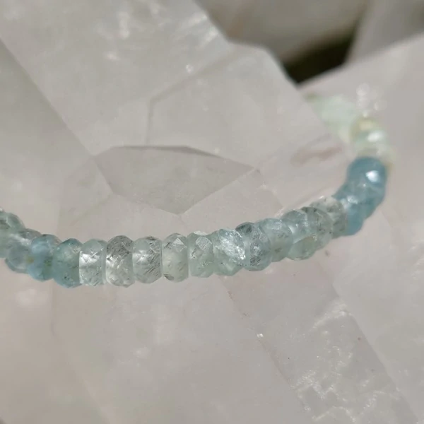 "Prozření pro duši" akvamarínový náramek, broušené rondelky, 4,7mm 