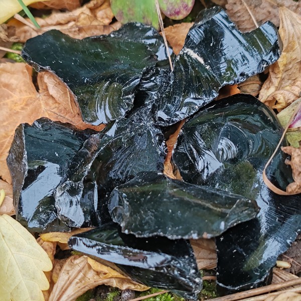 Surový Černý obsidián – Listopadový průvodce ochranou