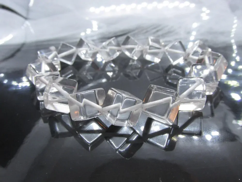 "Čistota & Léčení" Náramek křišťál krychle 8mm na gumičce