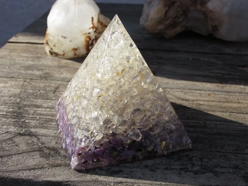 Orgonit Pyramida "Křišťálová čakra" dosah 5 metrů
