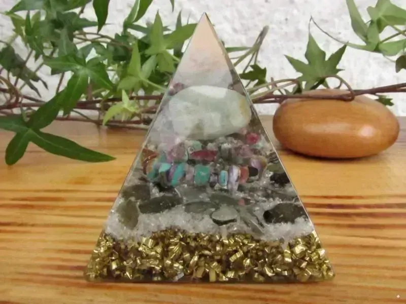 Orgonitová pyramida "Pro Mír a Regeneraci Vodnáře"