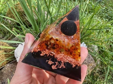 Orgonit Pyramida "Prozáří a ochrání", dosah 5 metrů