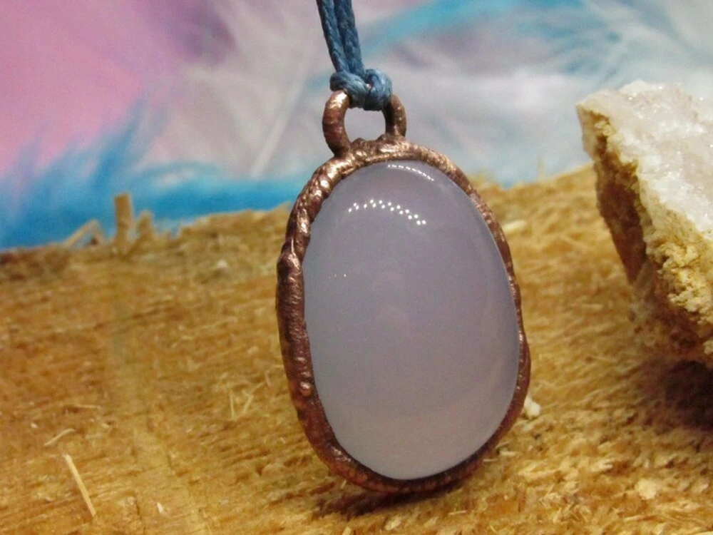 Amulet "Duši upokojí" - modrý chalcedon
