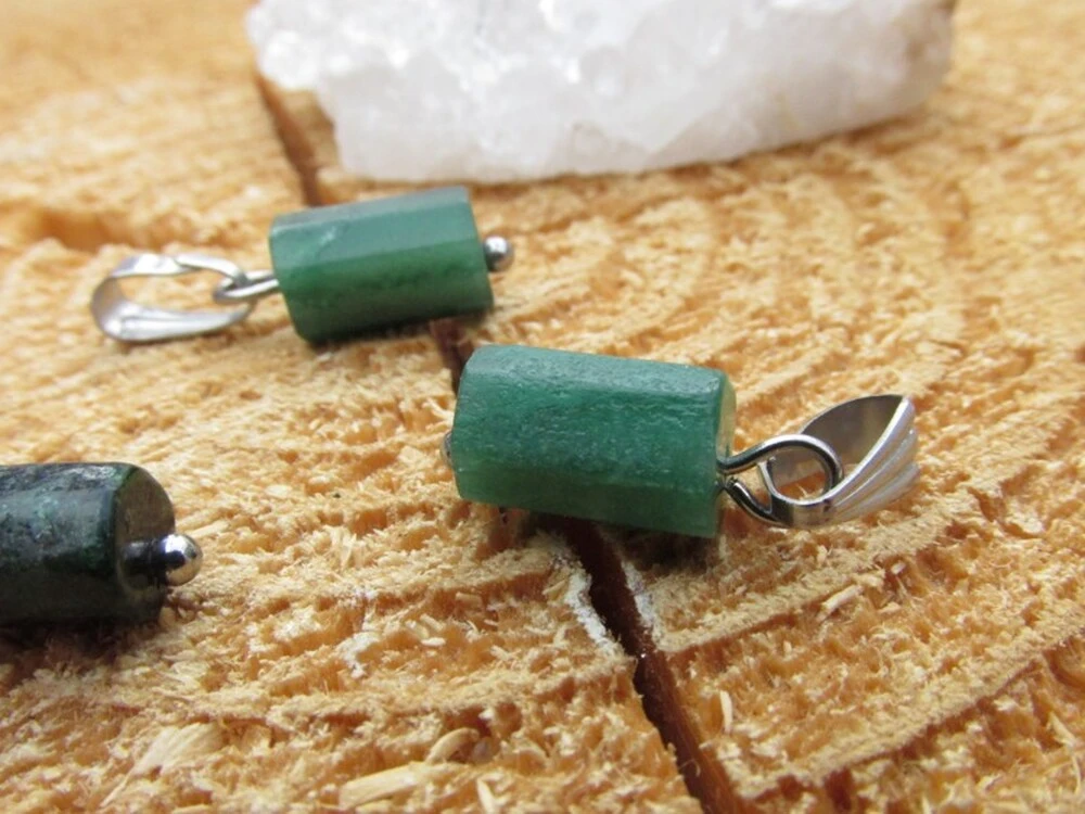 Smaragdový přívěsek - obdélníček broušený, 10 x 5mm
