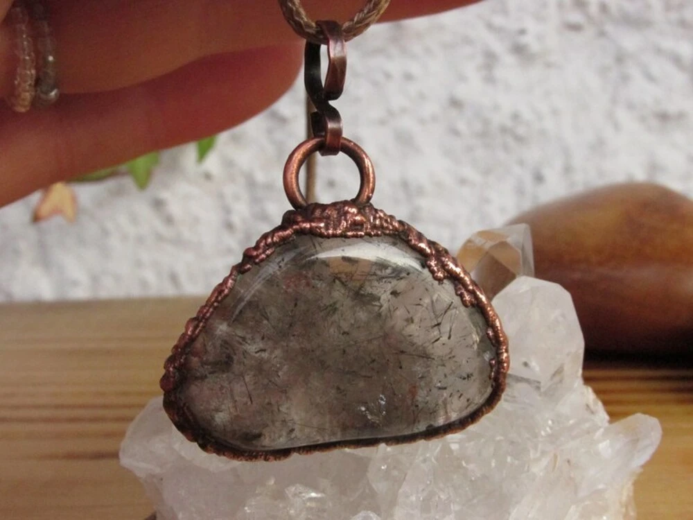 Amulet "Mnoho životů duše" Křišťál fantom, galvanoplastika