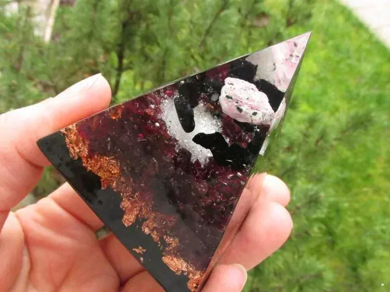 Orgonitová pyramida - Aktivace 1. čakry "Počátek & Ukotvení & Kořeny"