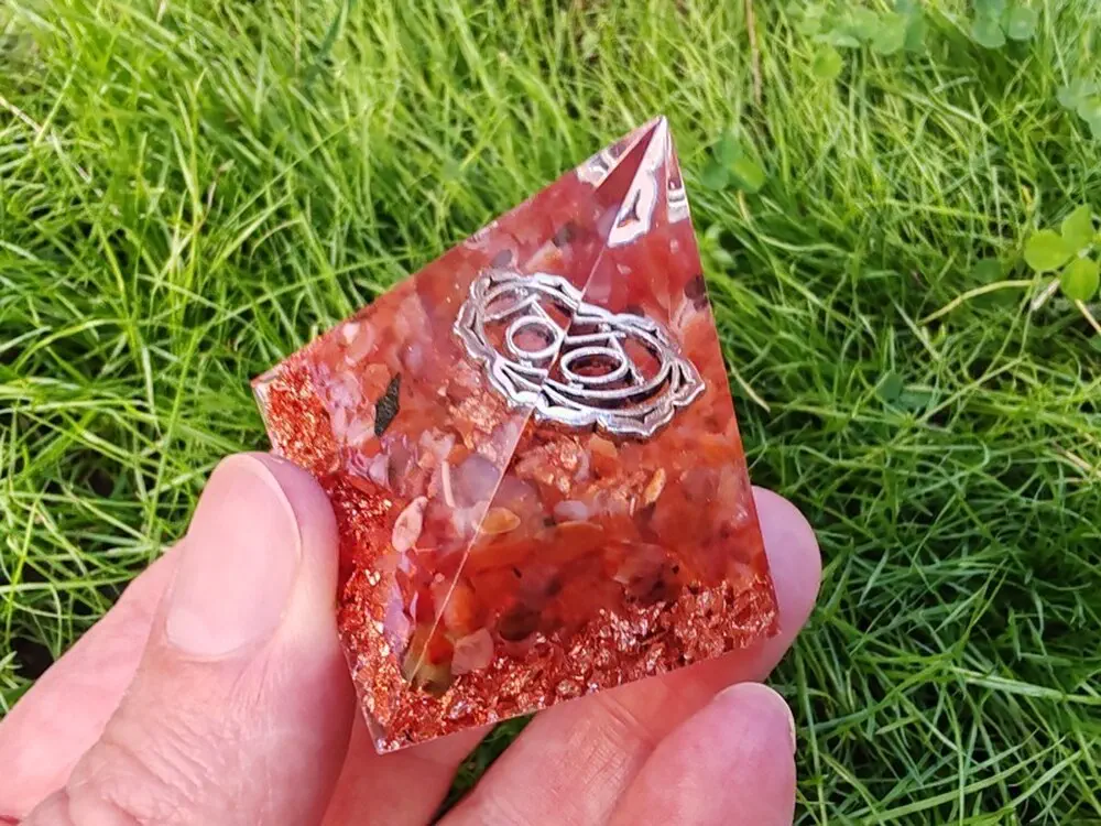 Orgonitová pyramida "Já cítím" - sakrální čakra