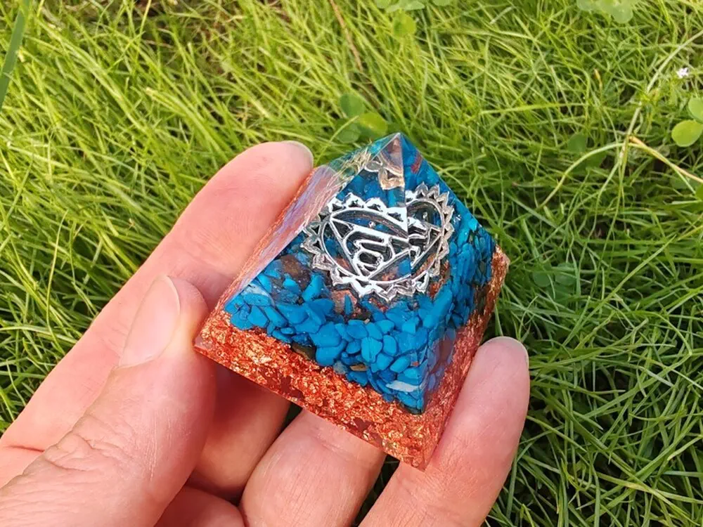 Orgonitová pyramida "Já mluvím" - krční čakra