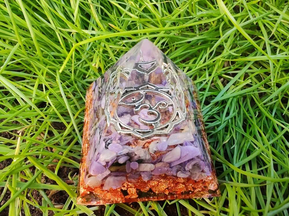 Orgonitová pyramida "Já vím" - korunní čakra
