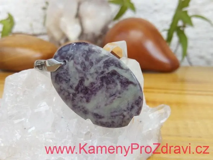 Přívěsek kammererit - Dárce štědrosti a hojnosti, kabošon *16