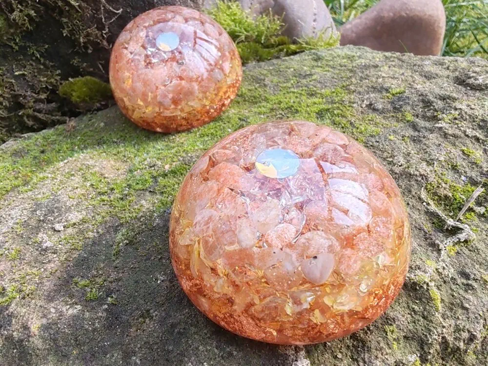 "Naplněná sluncem" orgonitová polokoule, sluneční kámen, citrín, měď