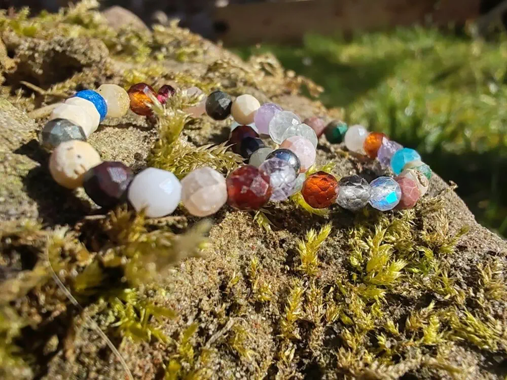 "Pestré kamenné překvapení" - prsten z broušených kamenů, 3,3mm