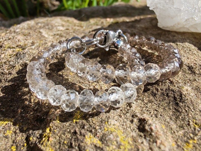 Náramek Záhněda broušené rondelky - "Spojení se světem za oponou"