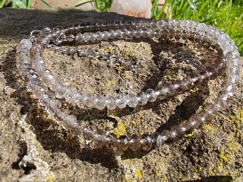 Náhrdelník Záhněda broušené rondelky - "Spojení se světem za oponou"