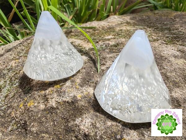 Dárek k nákupu nad 900,- "Stříbrná spirála vědomí" - orgonitový kužel chalcedon, vločky stříbra