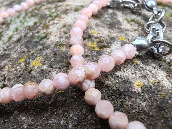 "Něžný Léčitel Srdce" - náramek rodochrozit broušené kuličky