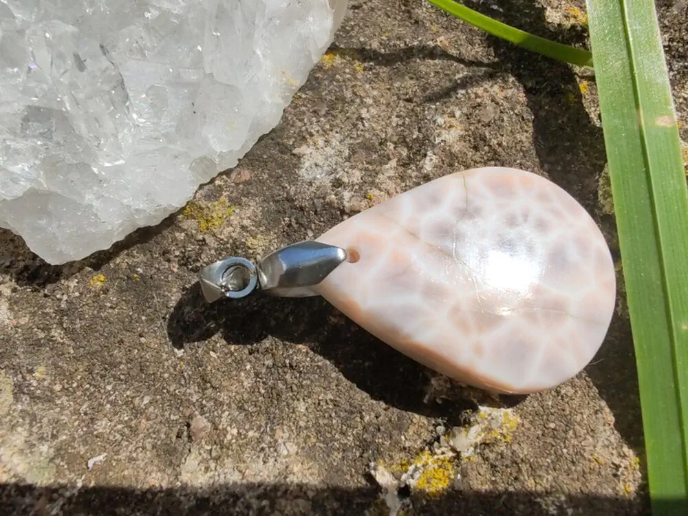 "Něžná perla Atlantidy" - růžový larimar přívěsek kabošon *7