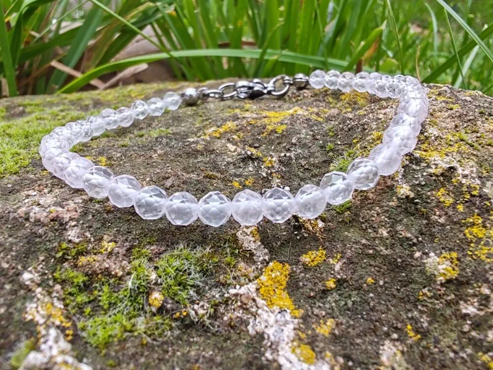 "Zářící srdce" náramek růženín, broušené kuličky 4,5mm