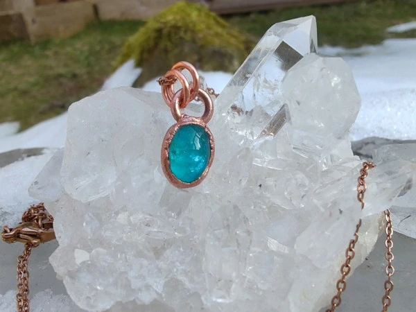 Apatitový amulet – kámen motivace a jasné vize, aneb "oceán zachycený v čase"