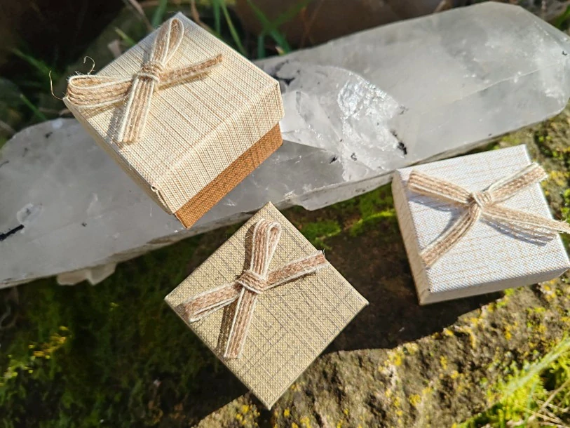 Papírová dárková krabička s mašlí: Přírodní elegance