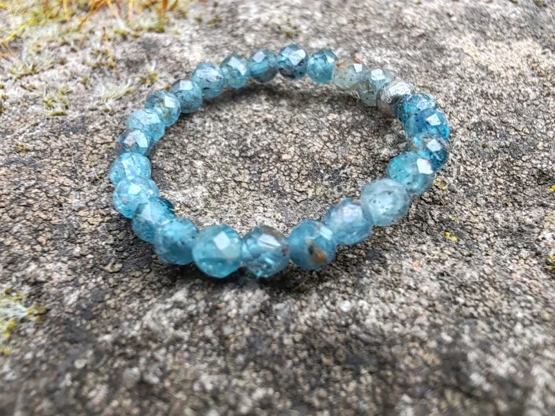 Jemný elastický prstýnek z modrého kyanitu „Paprsek pravdy“