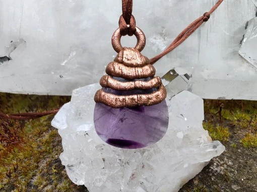 "Strážce Nočního Klidu" Amulet Hvězdný ametyst galvanoplastika