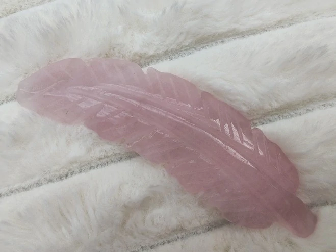 Vyřezávané růženínové pírko - Talisman lásky, něhy a aromaterapie *3