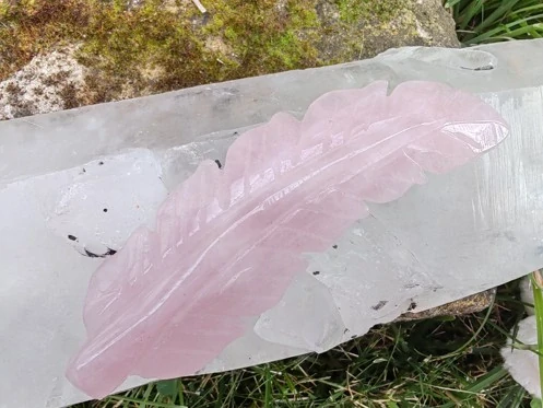 Vyřezávané růženínové pírko - Talisman lásky, něhy a aromaterapie *6