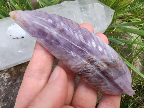 Pírko z ametystového achátu – Andělský talisman harmonie, vhledu a bezpečí *3
