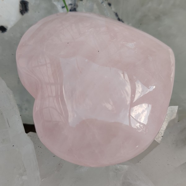 Přírodní růženín – leštěné srdce z pravého minerálu *1
