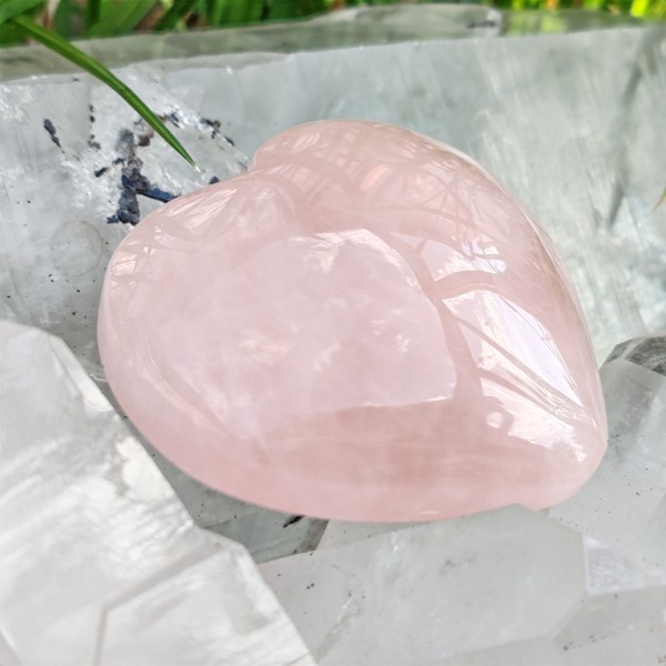 Přírodní růženín – leštěné srdce z pravého minerálu *2