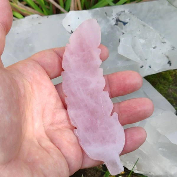 Vyřezávané růženínové pírko - Talisman lásky, něhy a aromaterapie *12