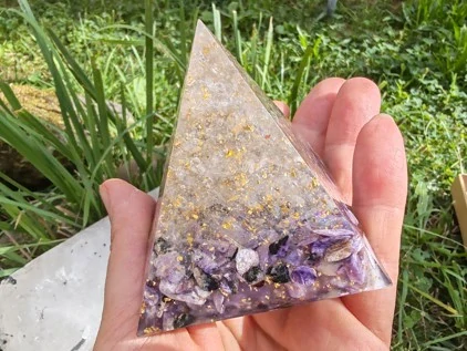 Orgonit Pyramida "Křišťálová čakra" dosah 5 metrů