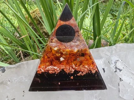 Orgonit Pyramida "Prozáří a ochrání", dosah 5 metrů