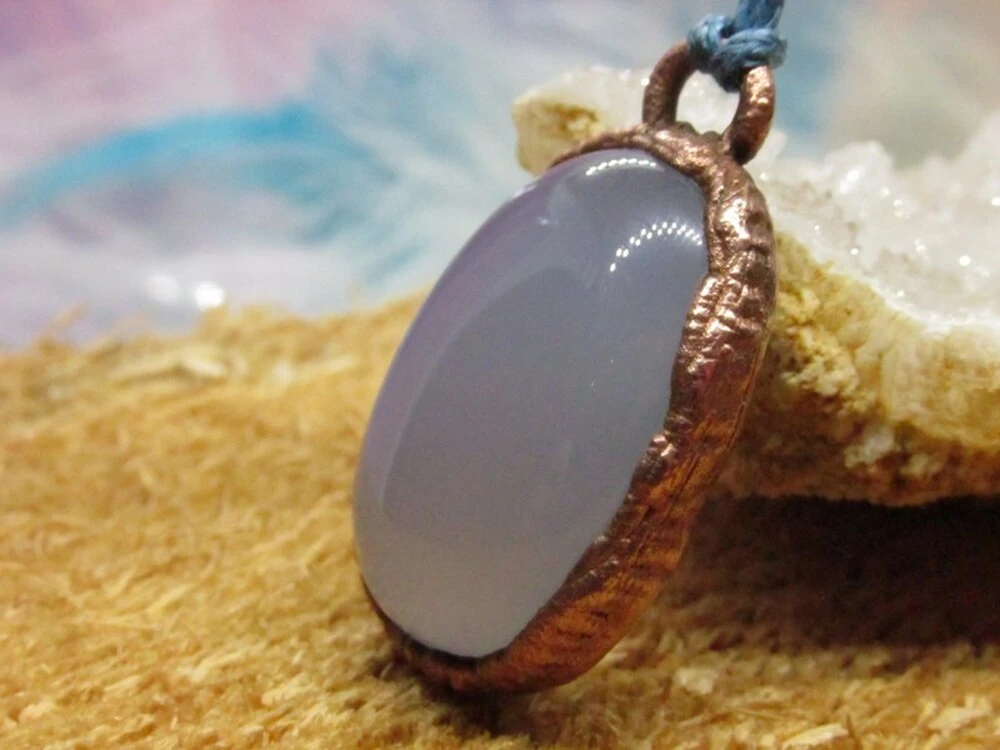 Amulet "Duši upokojí" - modrý chalcedon
