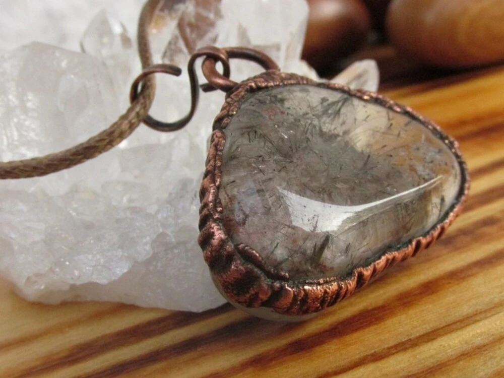 Amulet "Mnoho životů duše" Křišťál fantom, galvanoplastika