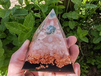Orgonitová pyramida "Otevřenost & Vytrvalost pro Býka"