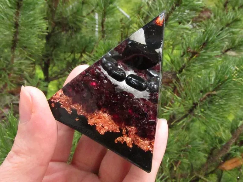 Orgonitová pyramida "Důvěra & Odvaha pro Štíra""