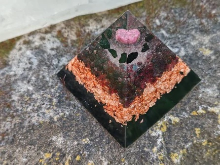 Orgonitová pyramida - Aktivace 1. čakry "Počátek & Ukotvení & Kořeny"