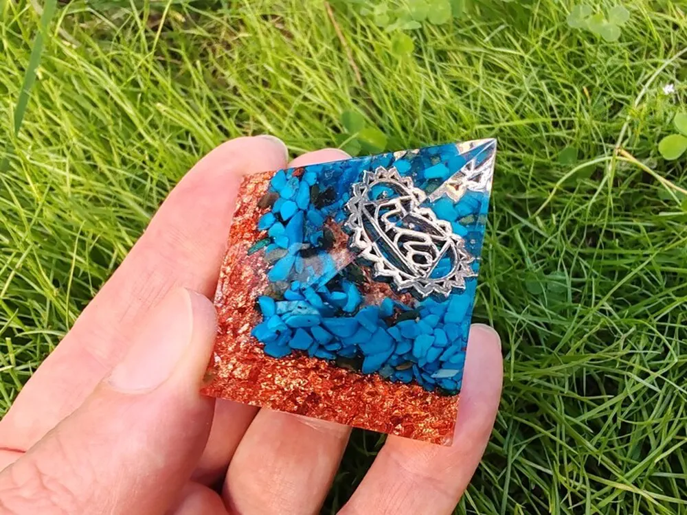 Orgonitová pyramida "Já mluvím" - krční čakra