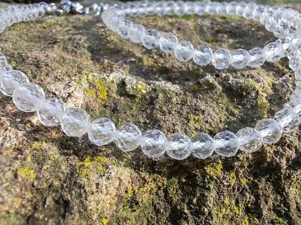"Zrcadlo duše" náhrdelník Křišťál, broušené kuličky 4mm