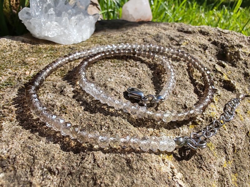 Náhrdelník Záhněda broušené rondelky - "Spojení se světem za oponou"