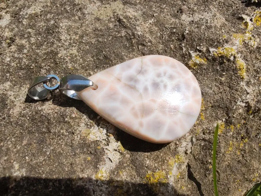 "Něžná perla Atlantidy" - růžový larimar přívěsek kabošon *7