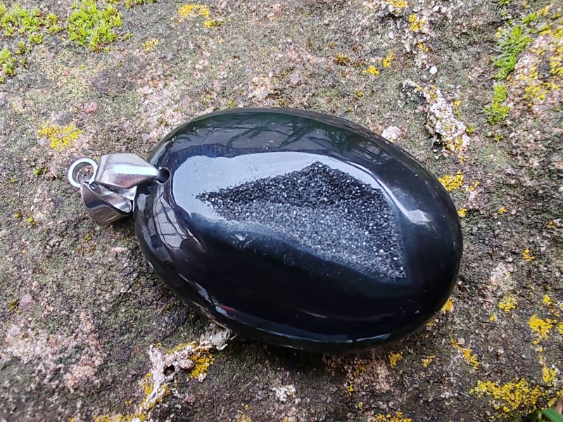 "Hvězdný klíč duše" - přívěsek černý achát s drúzou, kabošon & nerez ocel *3