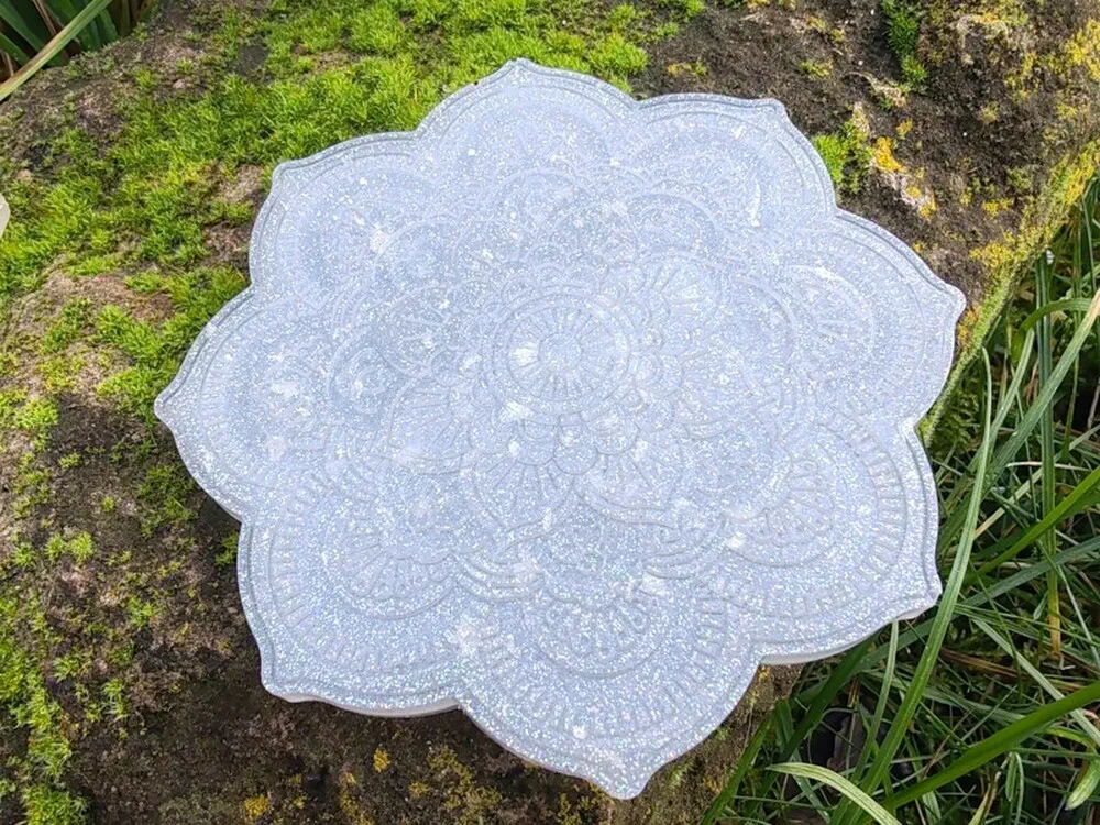 "Harmonická čistota" - něžně sněžná orgonitová mandala - podložka