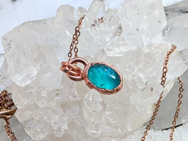 Apatitový amulet – kámen motivace a jasné vize, aneb "oceán zachycený v čase"